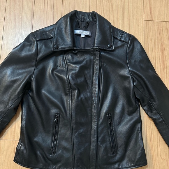 Leather jacket women’s Medium. - Picture 7 of 8